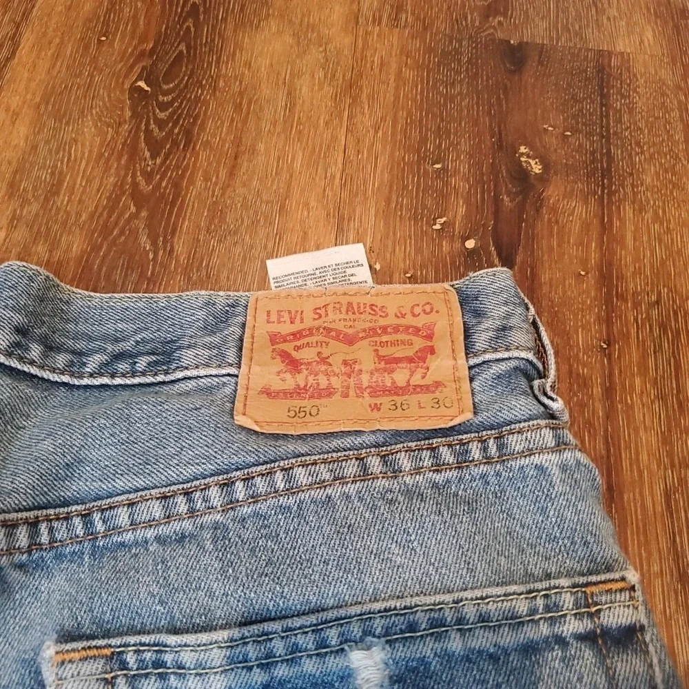 Levi's Size 36x30 550 Denim Jeans‎ Zip Fly Relaxed Fit Medium Wash Light Wear B2